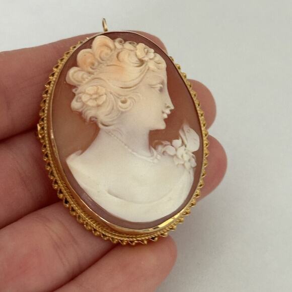 Vintage 14K Yellow Gold Hand Carved Shell Cameo Large Raised Brooch Pin Pendant - Picture 15 of 16